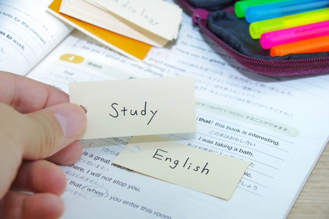 英語リスニングの効率的な勉強法は？上達のコツや伸びない原因を解説